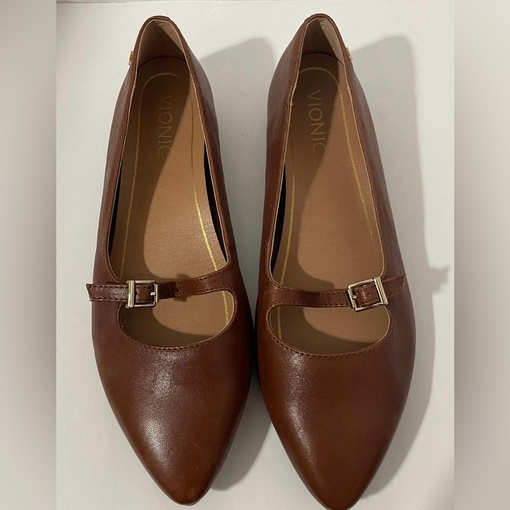 Nice Vionic Mary Jane Flats
